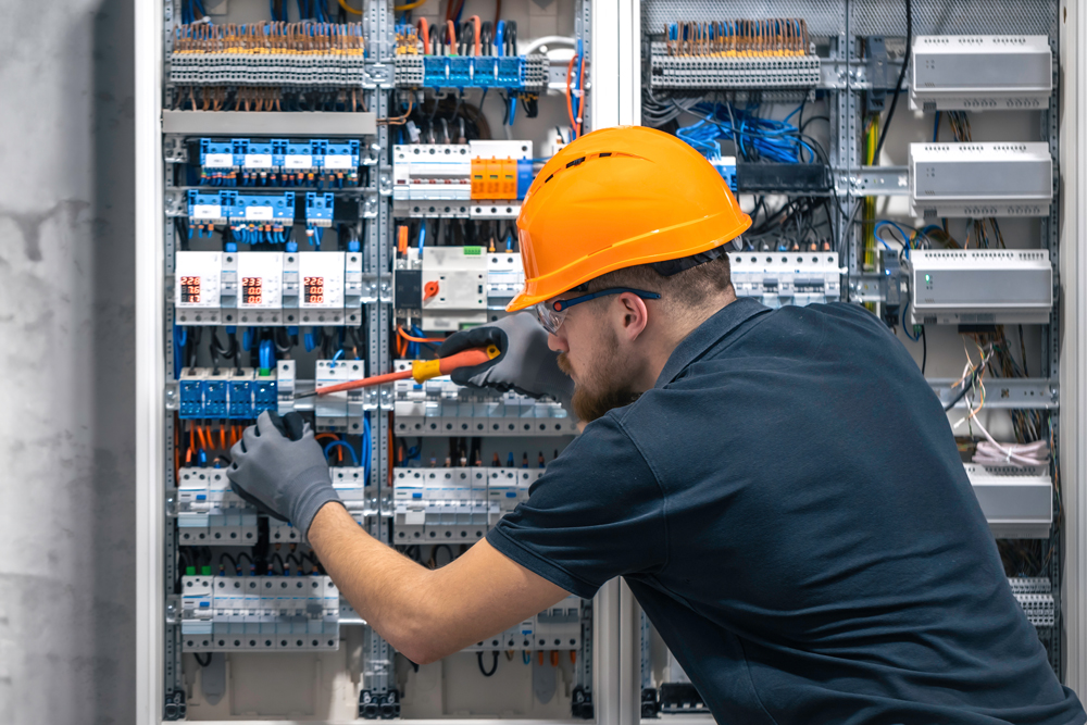 Grado en Ingeniería Electrónica Industrial y Automática o afines